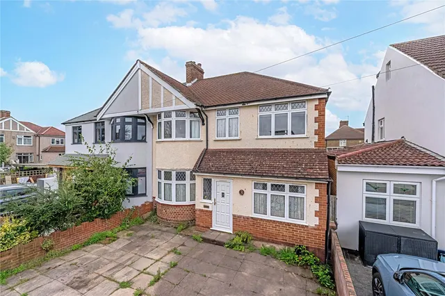 Cheyne Avenue, Whitton, TW2 6AN, photo 1