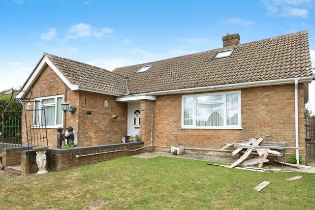 Caernarvon Walk, Swindon, Wiltshire, SN3, photo 1