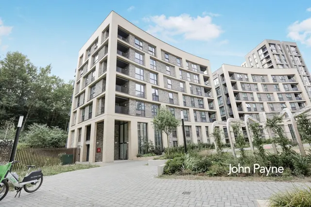 2 bedroom flat, Juniper Crescent, London, SE10