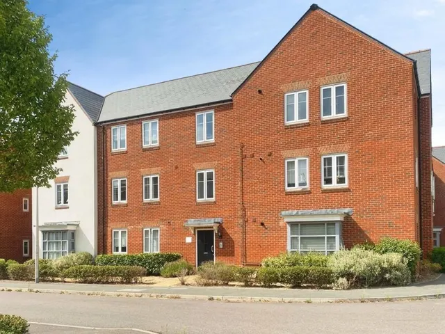 Ifould Crescent, Wokingham, RG40, photo 1