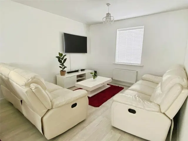 Ifould Crescent, Wokingham, RG40, photo 3