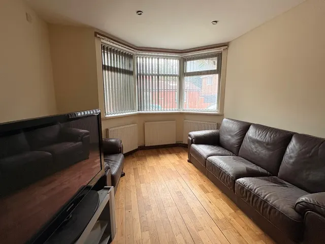 Photo 2 — Room 5 Lower Park Road M14 5RQ
