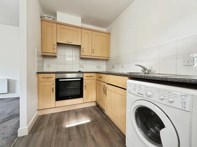Photo 2 — Parsons Close, Aldershot, Hampshire, GU11 2EU