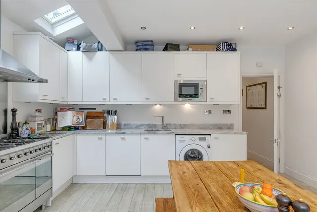 Stormont Road, London, SW11, photo 2