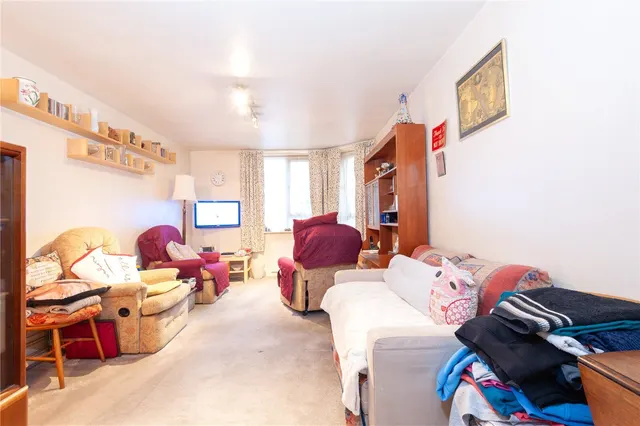 St. Stephens Road, Hounslow, TW3, photo 2