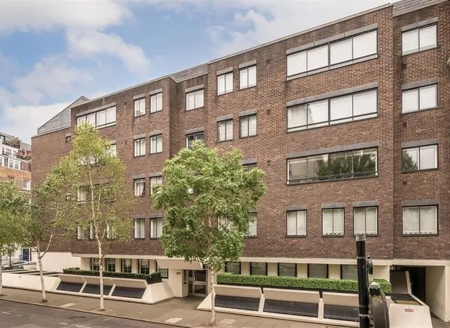 Queen Anne Street, Marylebone, W1G, photo 1