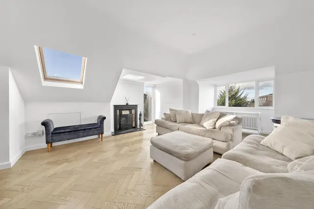 Photo 3 — Bycullah Road, Enfield, EN2 8PH