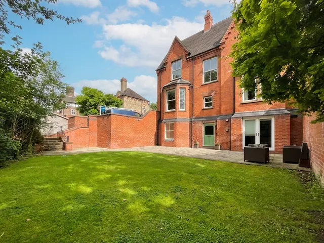 Sidmouth Avenue, Newcastle, ST5, photo 1
