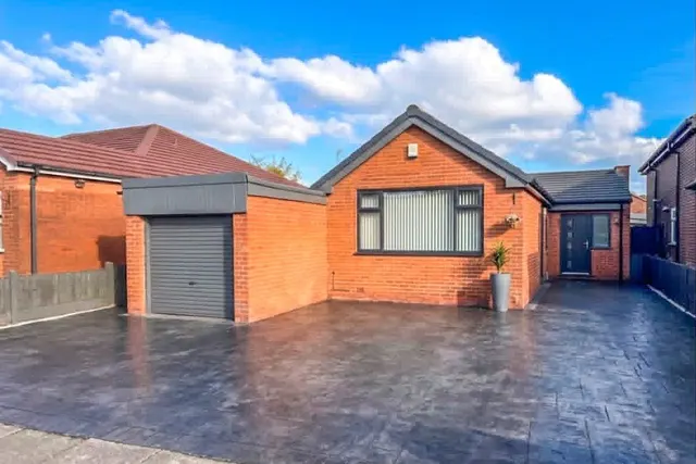 Stamford Drive, Woodhouses, M35, photo 1