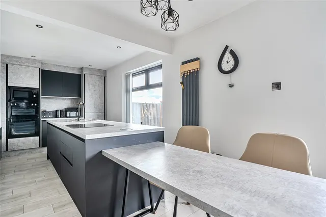 Stamford Drive, Woodhouses, M35, photo 3
