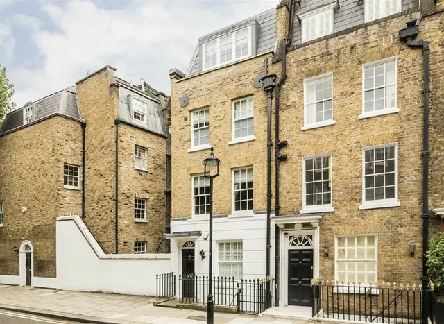 Buckingham Place, Westminster, SW1E, photo 1