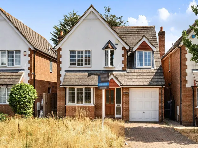 Clifford gardens, Hayes, UB3, photo 1