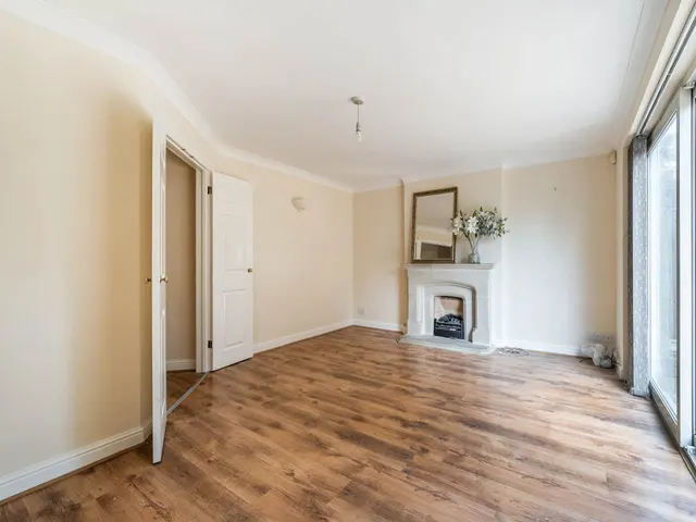 Clifford gardens, Hayes, UB3, photo 2