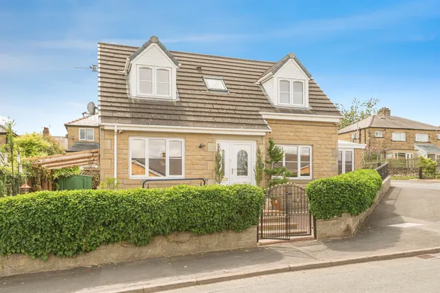 Wherwell Road, Brighouse, photo 1