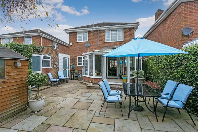 Photo 2 — Cherington Gate, off Cranbrook Drive, Maidenhead, Berkshire