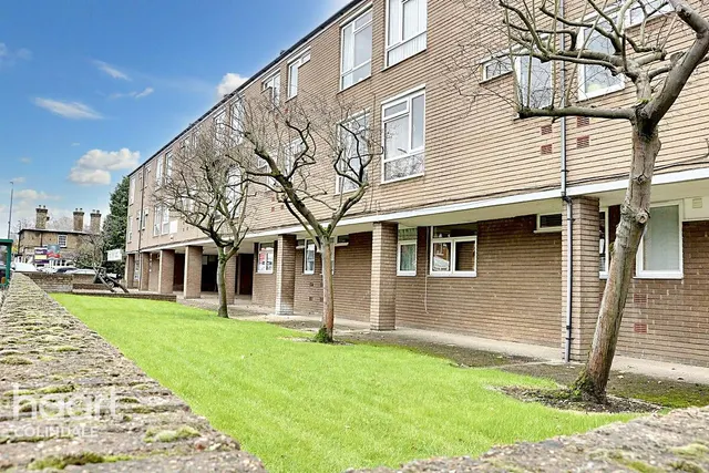 1 bedroom flat, High Street, WD6