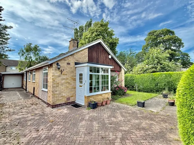 Heuthwaite Avenue, LS22, photo 1