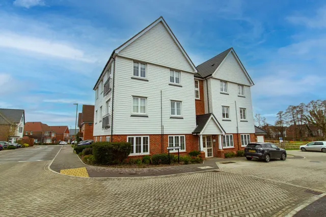 Almond House Mulberry Walk, Fleet, GU51 5EG, photo 1