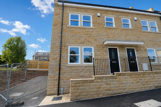 Fartown, Pudsey, LS28, photo 1