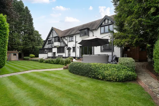 Photo 2 — The Avenue, Farnham Common, SL2