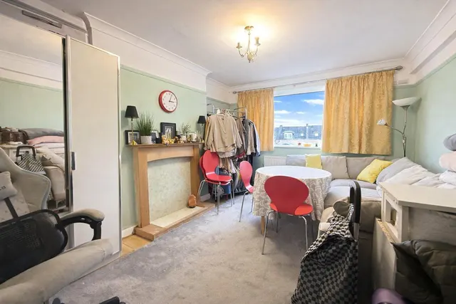 Lee High Road, London, SE13, photo 2