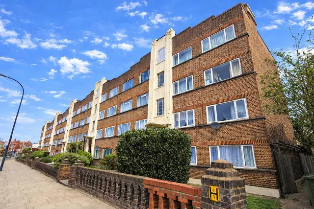Lee High Road, London, SE13, photo 1