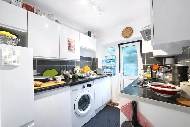Lee High Road, London, SE13, photo 3