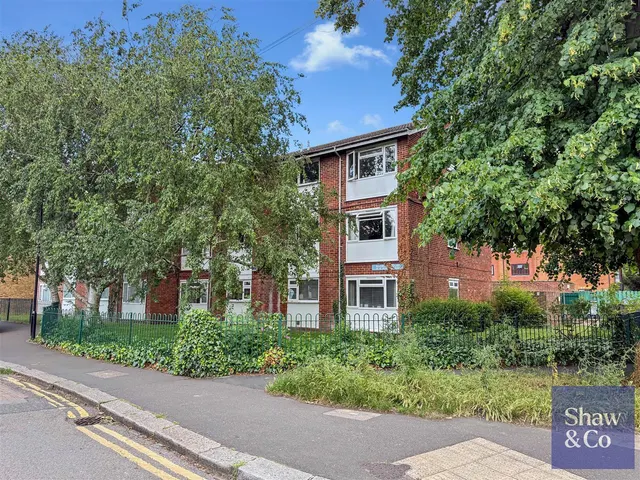Woodlands Road, Isleworth, photo 1