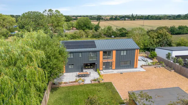 Smart New Build Home in Tibenham, photo 3