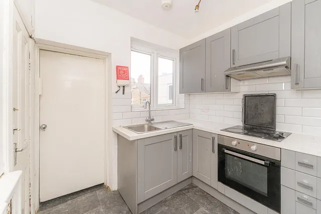 Gladstone Avenue, Wood Green, N22, photo 2