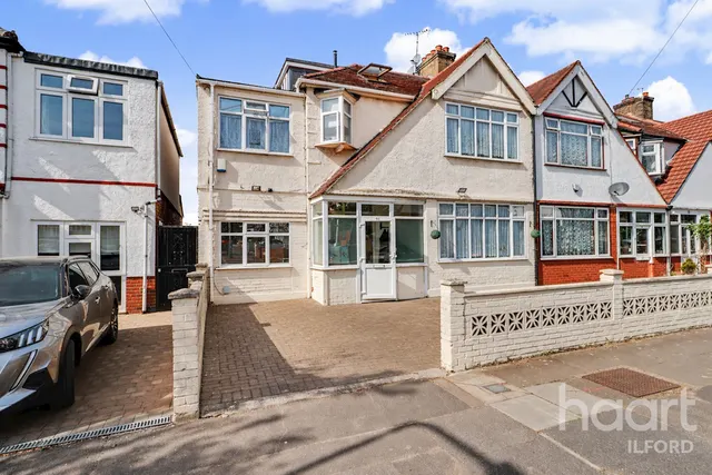 Canterbury Avenue, Ilford, IG1, photo 1