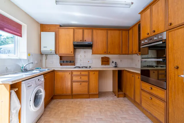 Photo 3 — Grove Hall Road, Bushey, Bushey, WD23 2EH
