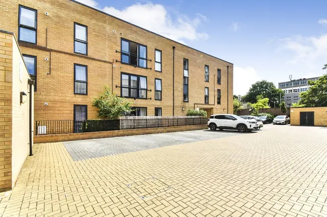 Exchange Close, Aldershot, Hampshire, GU11 2FD, photo 1