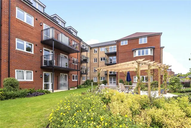 Botley Road, Park Gate, SO31, photo 2