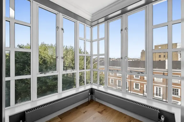 Photo 3 — Kensington Green, Kensington, W8 5UL