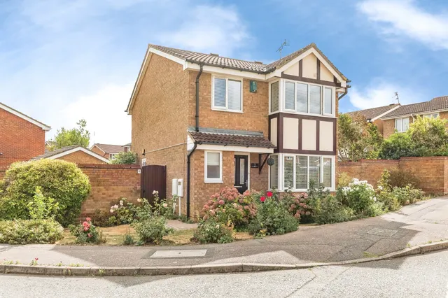 Photo 2 — Tyne Close, Wellingborough