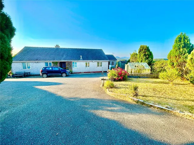 LLanbedrgoch, Talwrn, LL77, photo 1