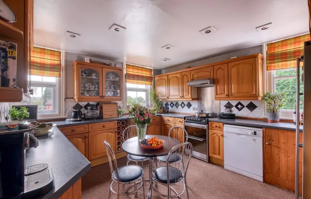 Stone Drive, WR13, photo 3