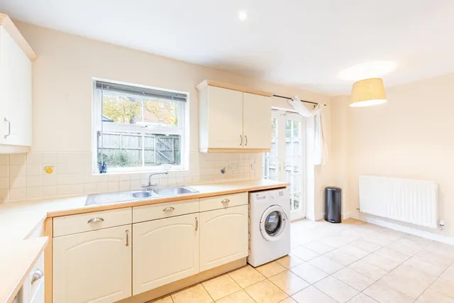 Mansion Gate Square, Chapel Allerton, LS7, photo 3