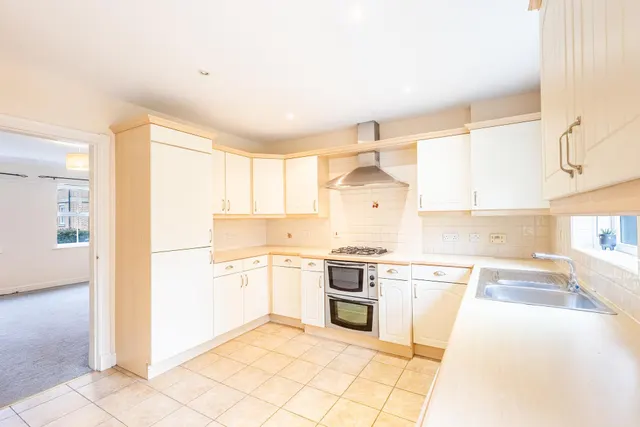 Mansion Gate Square, Chapel Allerton, LS7, photo 2