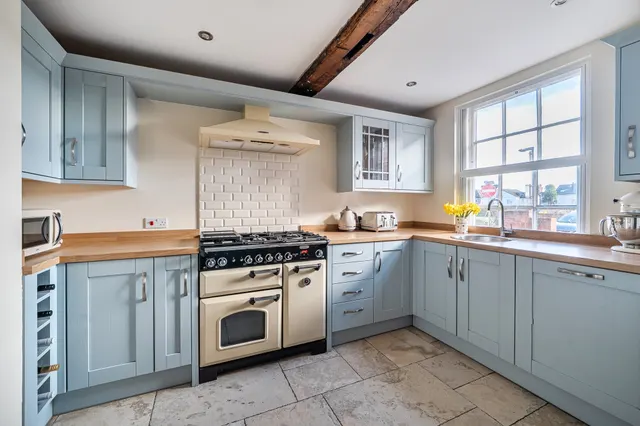 Park Row, Farnham, GU9, photo 2