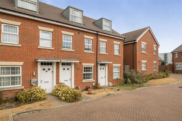 Castle Drive, Margate, Kent, CT9 4FN, photo 1
