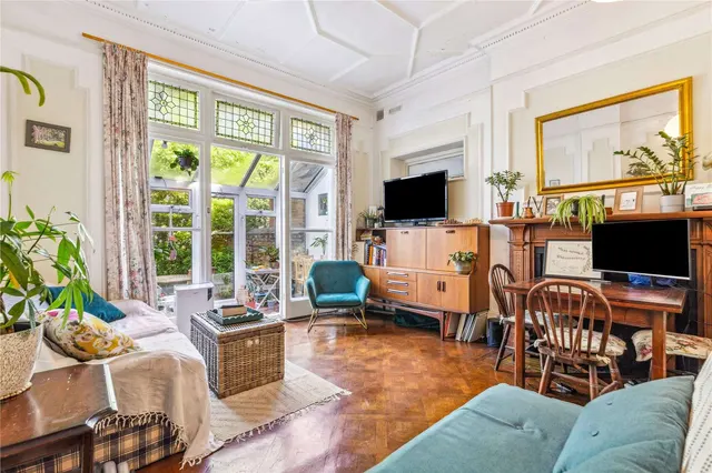 Nightingale Lane, London, SW12, photo 3