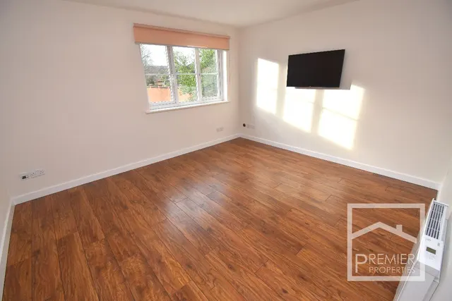 Photo 2 — 2 bedroom Flat for rent