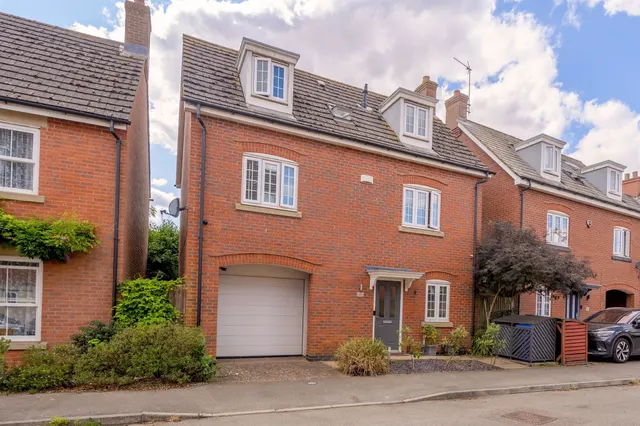 Honeysuckle Road, Kettering, NN14, photo 1