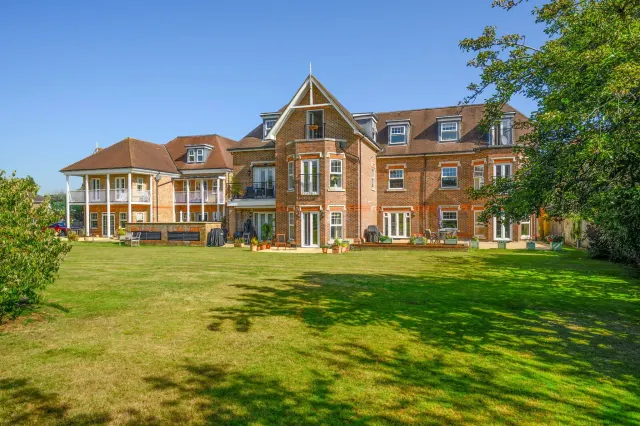 Photo 2 — Oatlands Chase, Weybridge, KT13 9SE