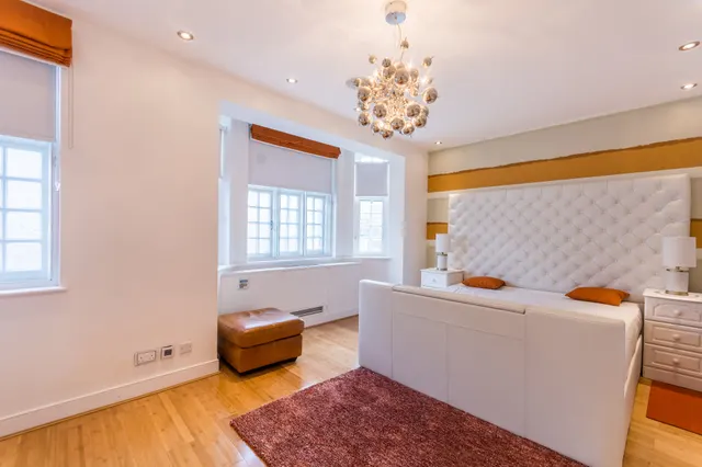 Photo 2 — 93 Seymour Place, London