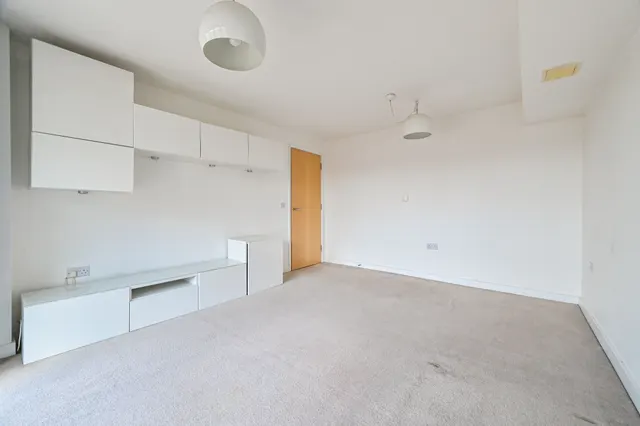 Photo 3 — Flat 6, 476 Caledonian Road, London