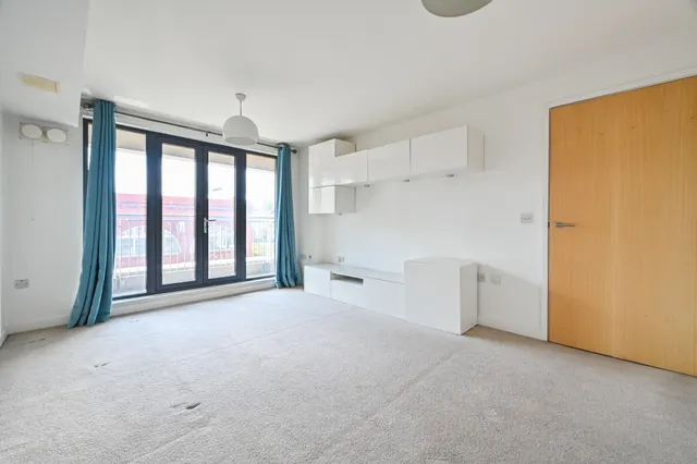 Photo 2 — Flat 6, 476 Caledonian Road, London