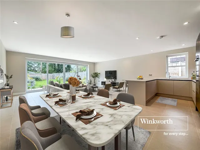 Fairway View Close, West Parley, BH22, photo 2